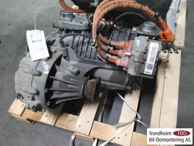 Volkswagen GOLF, E-GOLF VII 2013-20 Elektromos motor, első nézet 2
