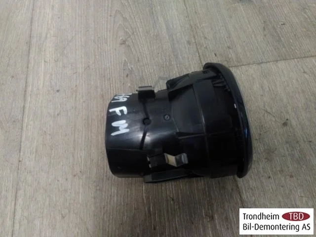 Mercedes B 180-200 W246/W242 2012-19 Páramentesítő csatorna / fúvóka nézet 2