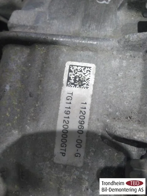 Tesla MODEL 3 2017--> Elektromos motor, első nézet 3