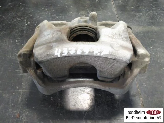 Mercedes B 180-200 W246/W242 2012-19 Féknyereg, első, bal