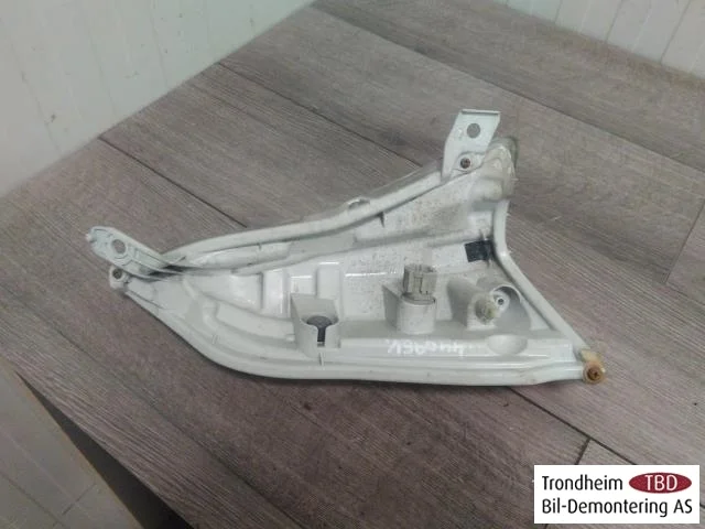 Nissan LEAF 2011-17 Left headlight view 2