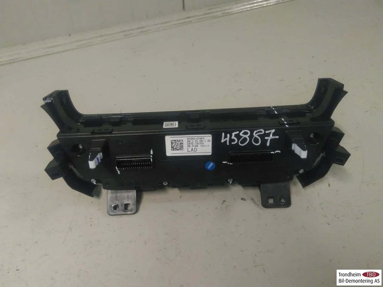 Hyundai IONIQ AE 2017-22 Heater control unit view 2