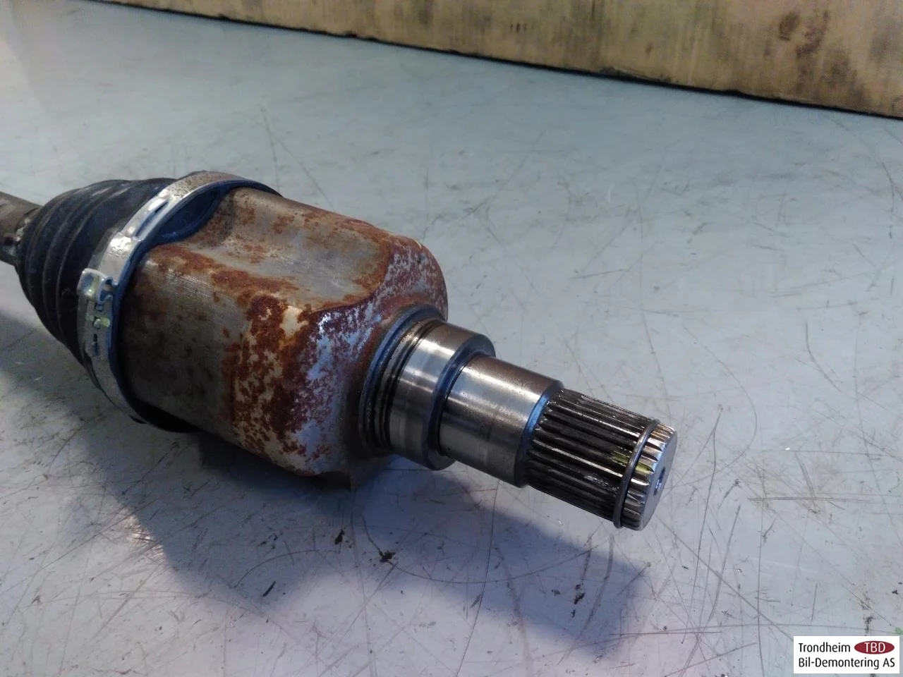 Byd TANG 2021->> Front left driveshaft view 3