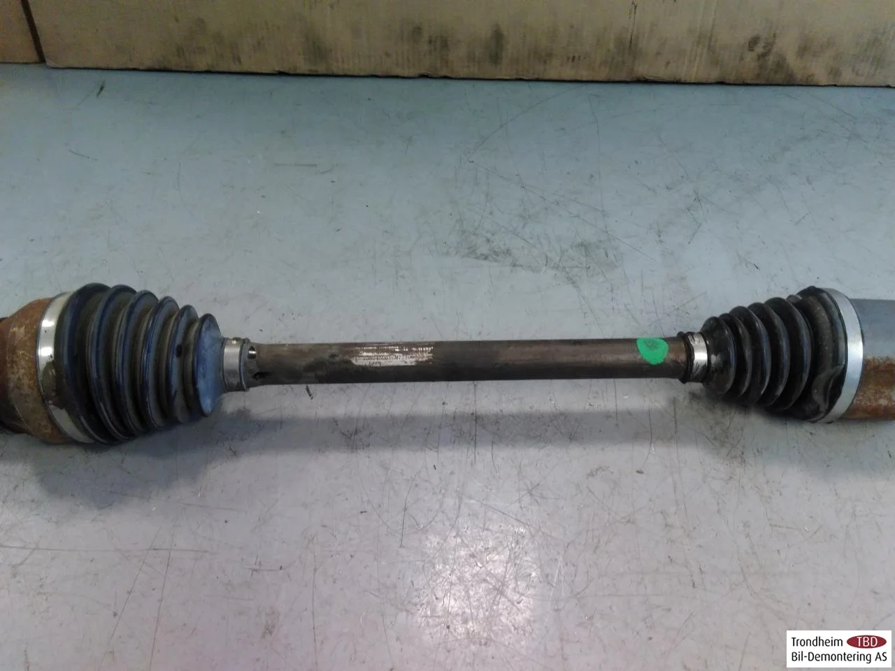 Byd TANG 2021->> Front left driveshaft view 4