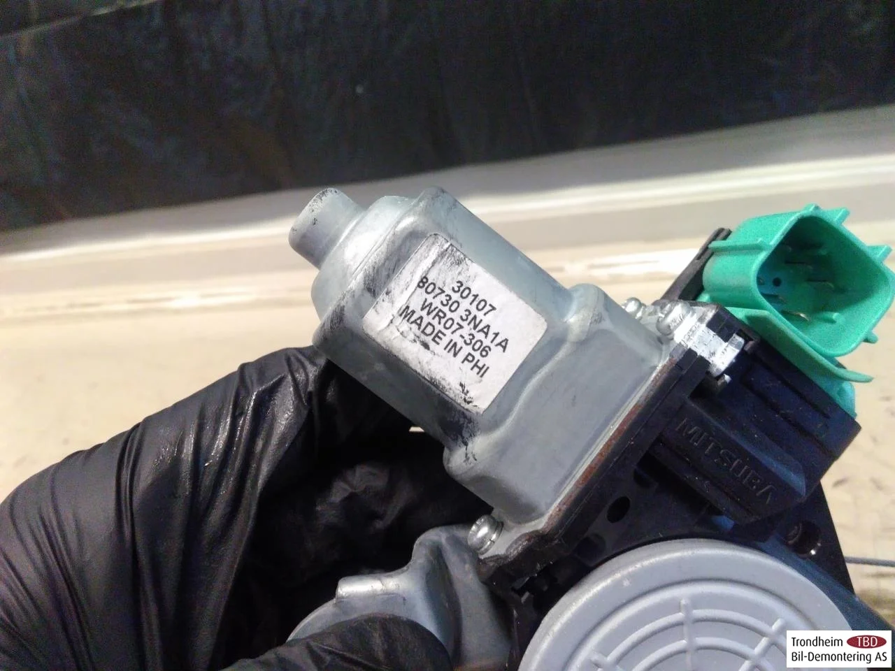 Nissan LEAF 2011-17 Electric window regulator, complete view 2