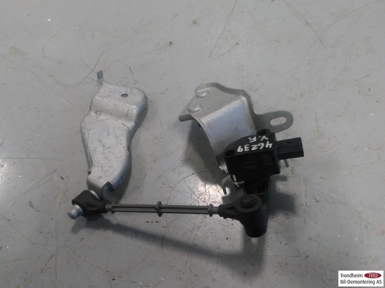 Ford MUSTANG MACH-E 2021- Level control / air suspension sensor view 2