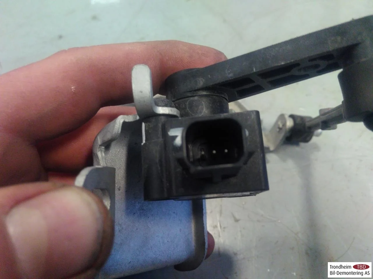 Ford MUSTANG MACH-E 2021- Level control / air suspension sensor view 4