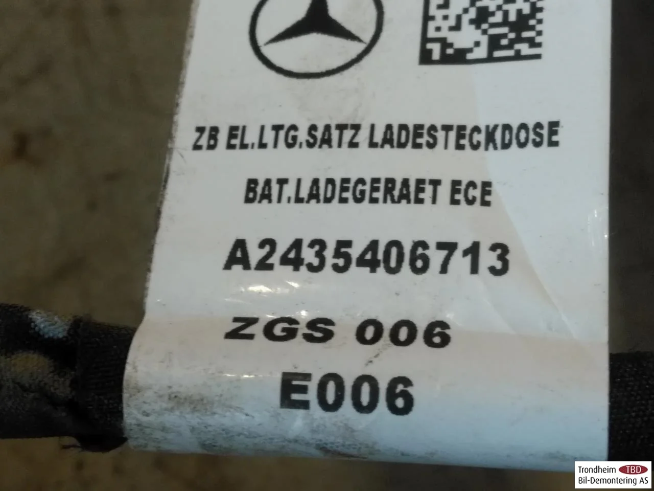 Mercedes EQA H243 2021- Capac port încărcare, electric / hibrid vedere 4