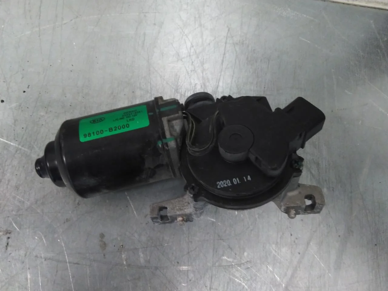 Kia SOUL 2009- Windshield wiper motor