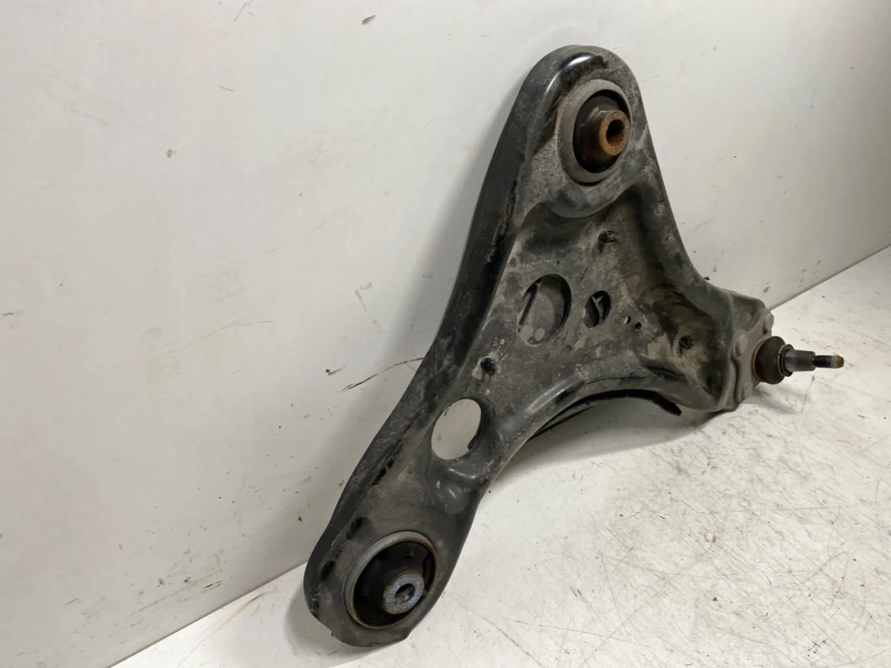 Cupra BORN 2022- Front left control arm view 3