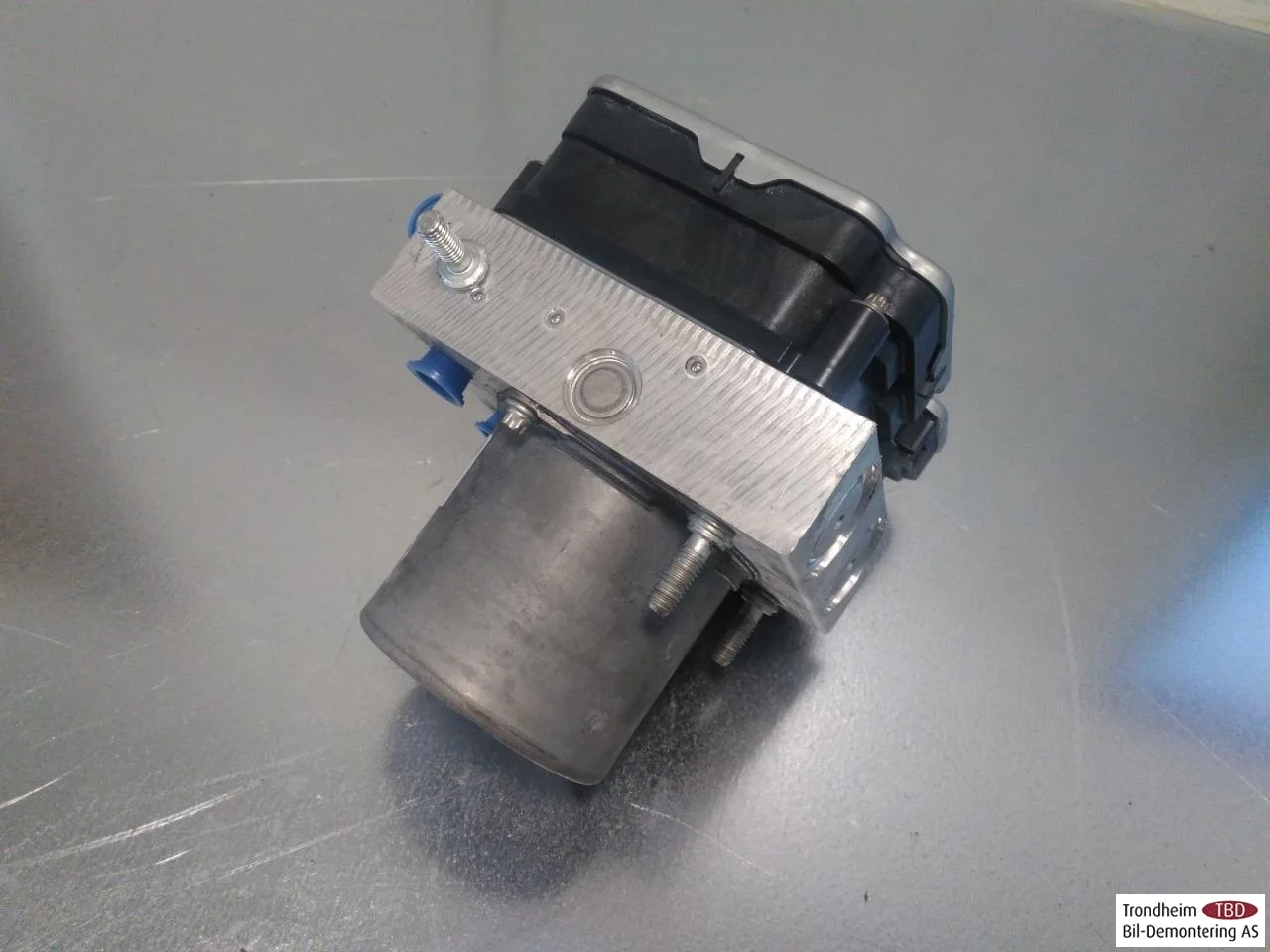 Maxus E-DELIVER9 2022- ABS hydraulic unit view 3
