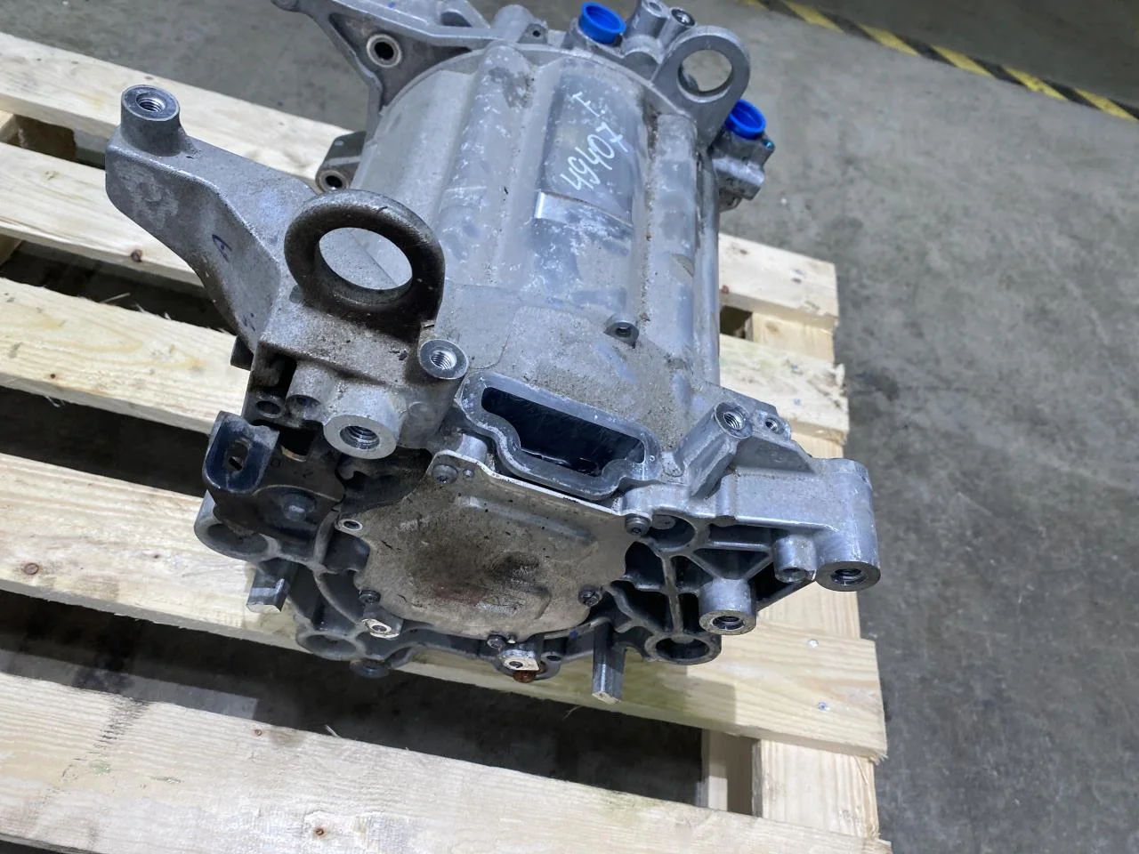 Opel / Vauxhall OPEL MOKKA 21 > Front electric motor view 3
