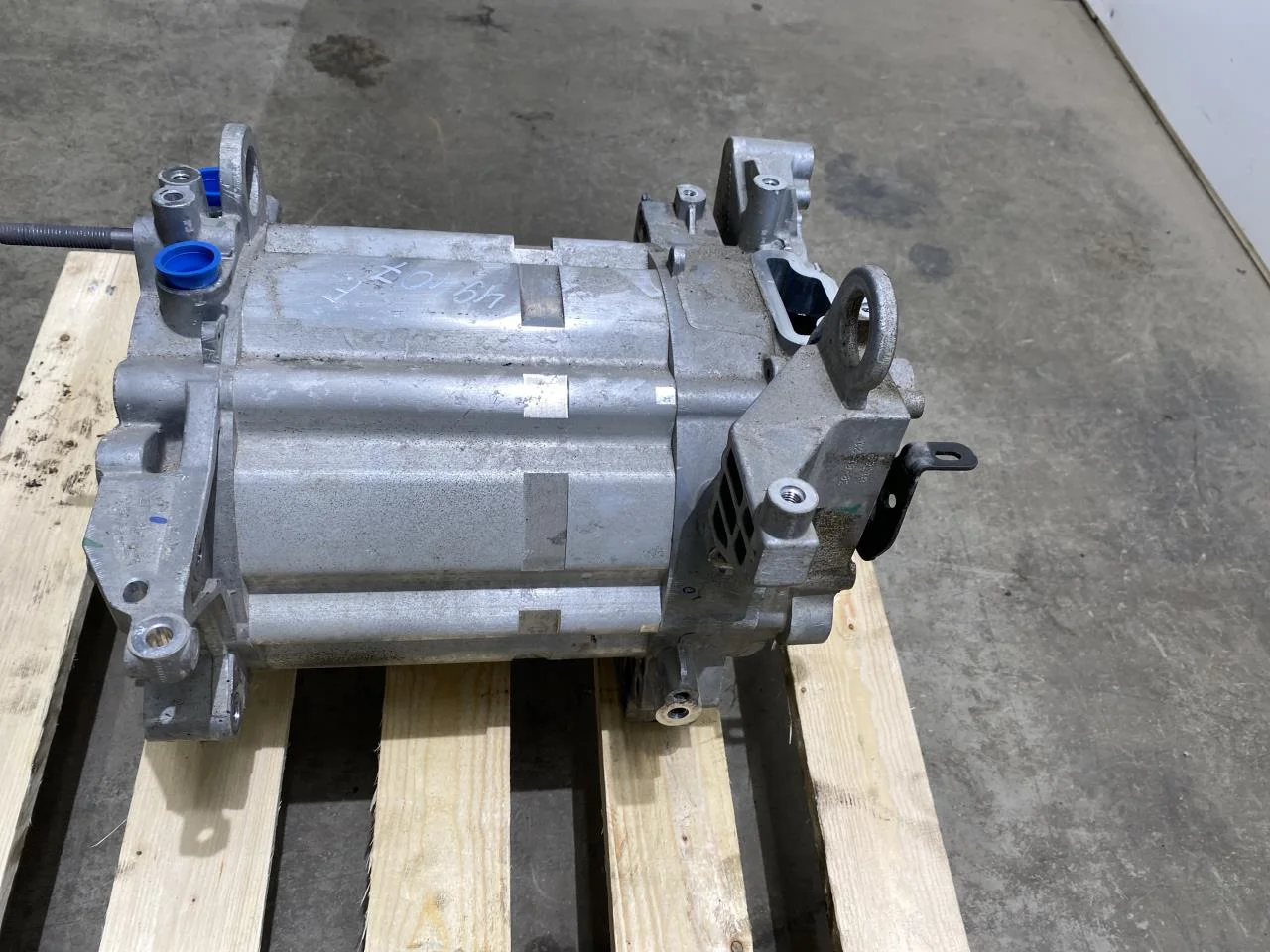 Opel / Vauxhall OPEL MOKKA 21 > Front electric motor view 4