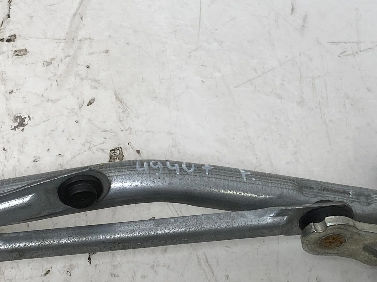 Opel / Vauxhall OPEL MOKKA 21 > Windshield wiper linkage view 2