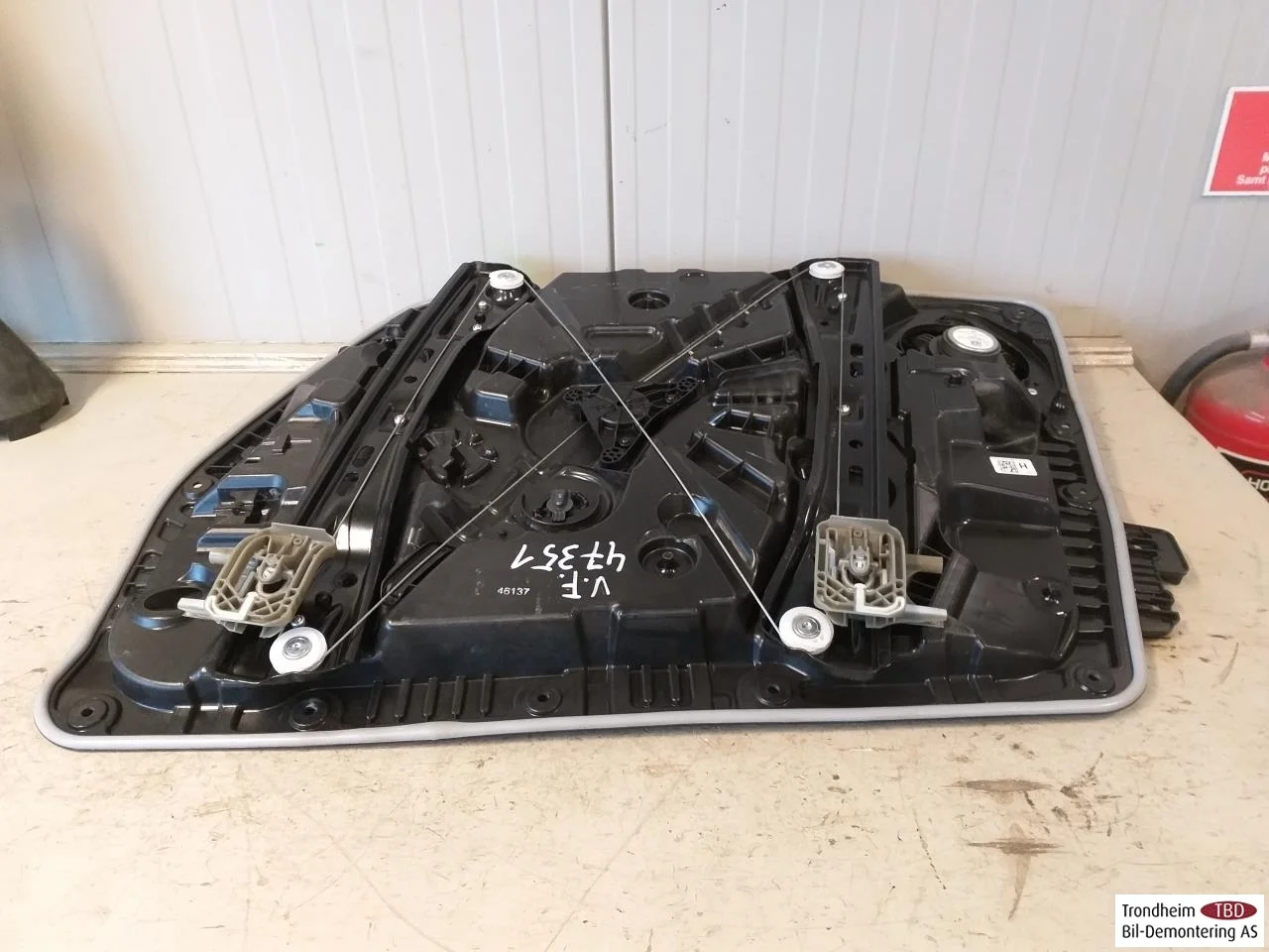 Mercedes EQA H243 2021- Elektromos ablakemelő, komplett nézet 2