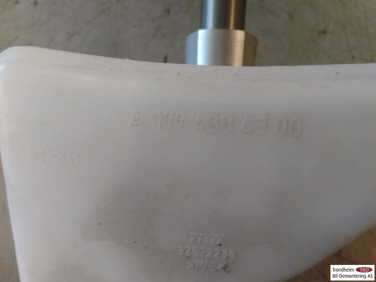 Mercedes EQA H243 2021- Brake master cylinder view 3