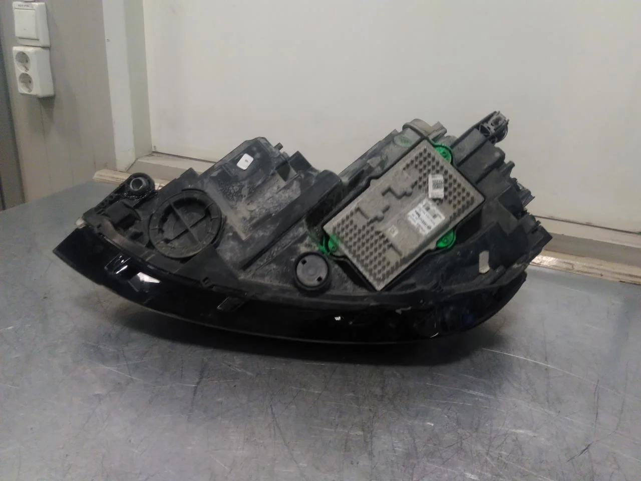 Volkswagen GOLF, E-GOLF VII 2013-20 Right headlight view 3