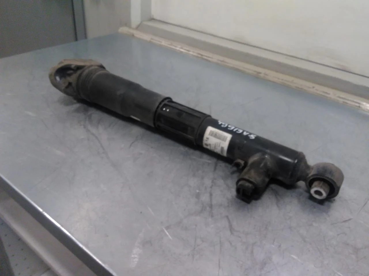 Volkswagen ID.4 2021- Shock absorber, rear