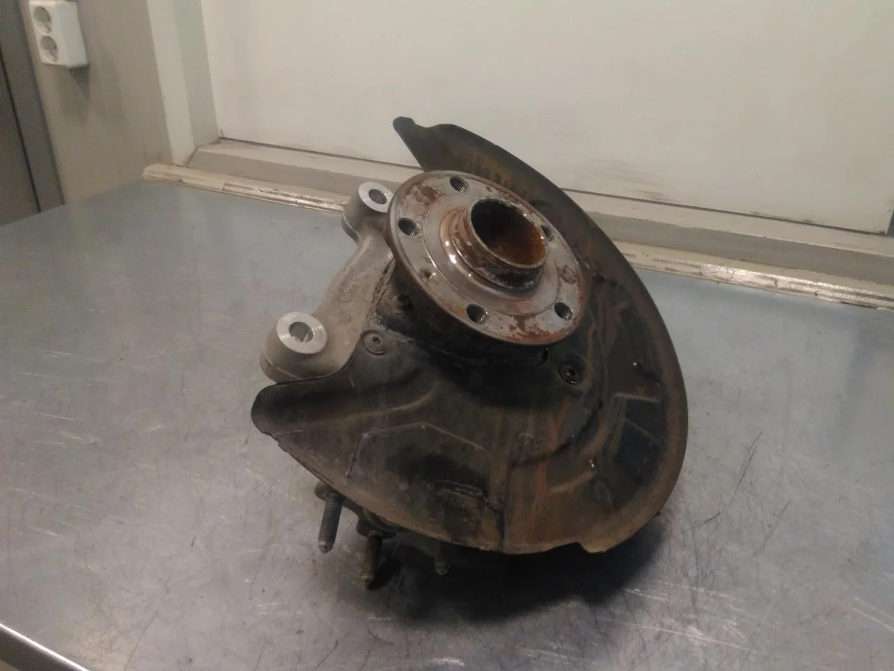 Volkswagen ID.3 2021- Front right steering knuckle view 2