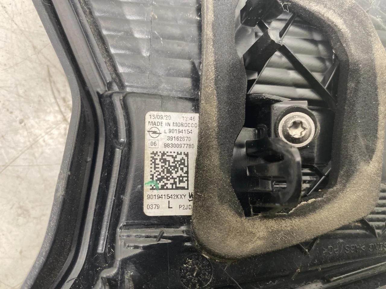 Opel / Vauxhall CORSA F 2020- Lampă spate, stânga, pe hayon (interioară) vedere 4