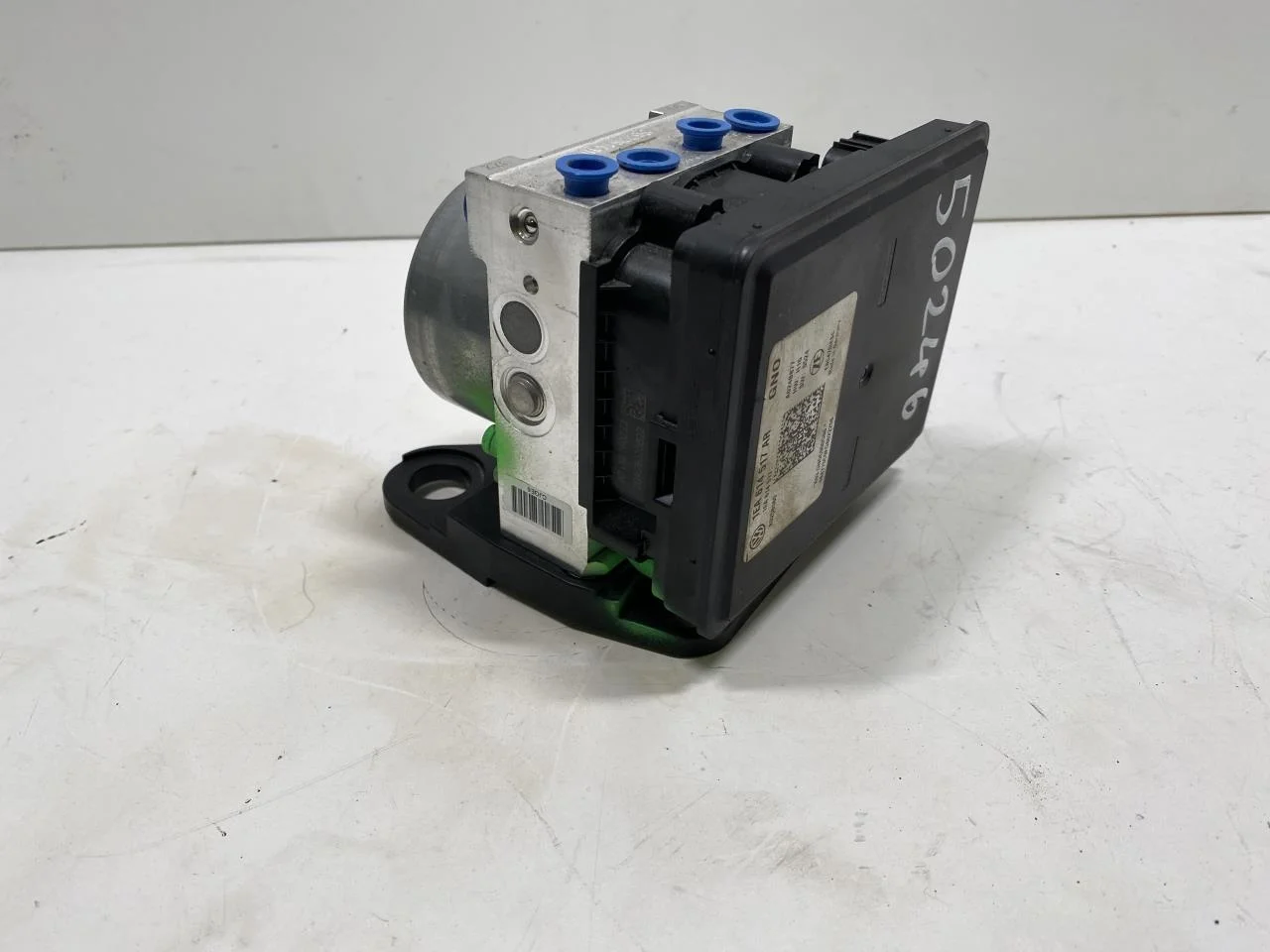 Volkswagen ID.5 2022- ABS hydraulic unit view 2