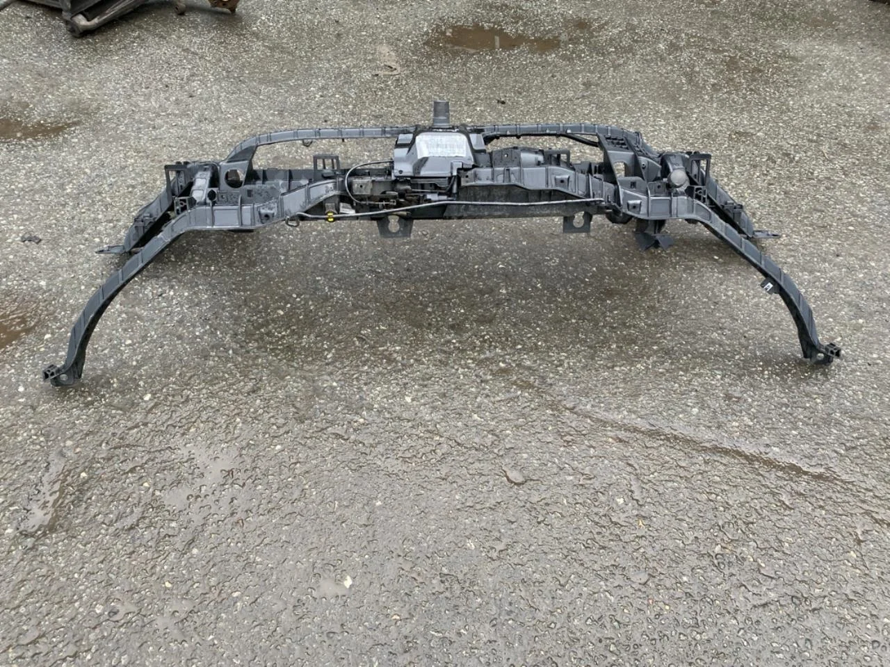 Ford E-TRANSIT 2022- Front panel view 4