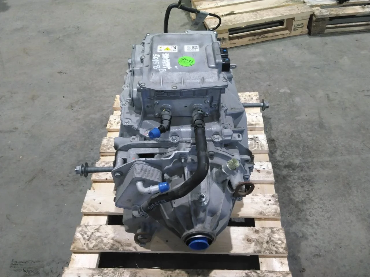 Ford E-TRANSIT 2022- Rear electric motor view 2