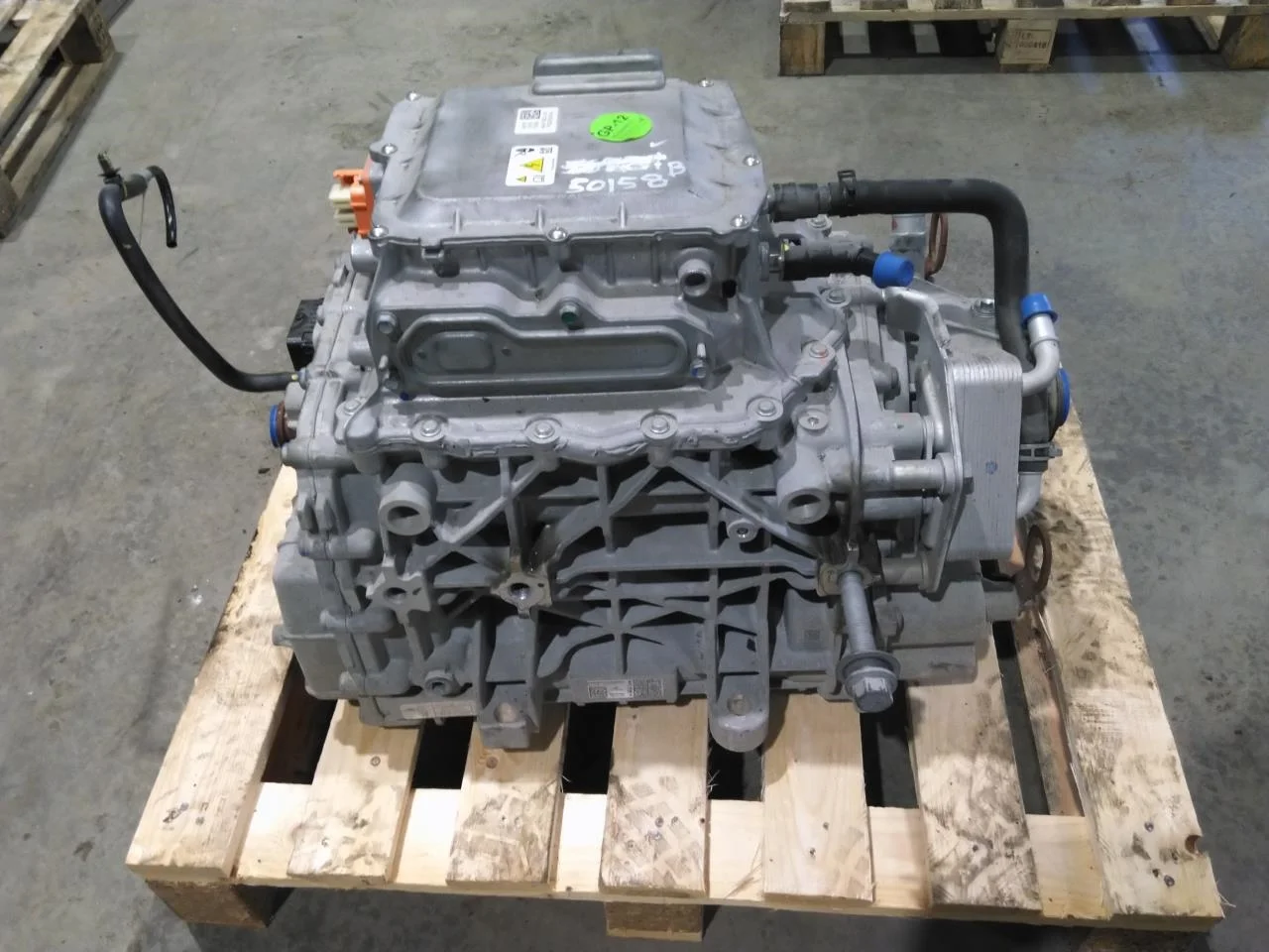Ford E-TRANSIT 2022- Rear electric motor view 3