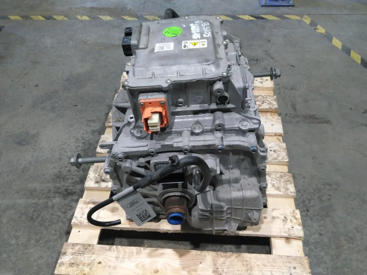 Ford E-TRANSIT 2022- Rear electric motor view 4