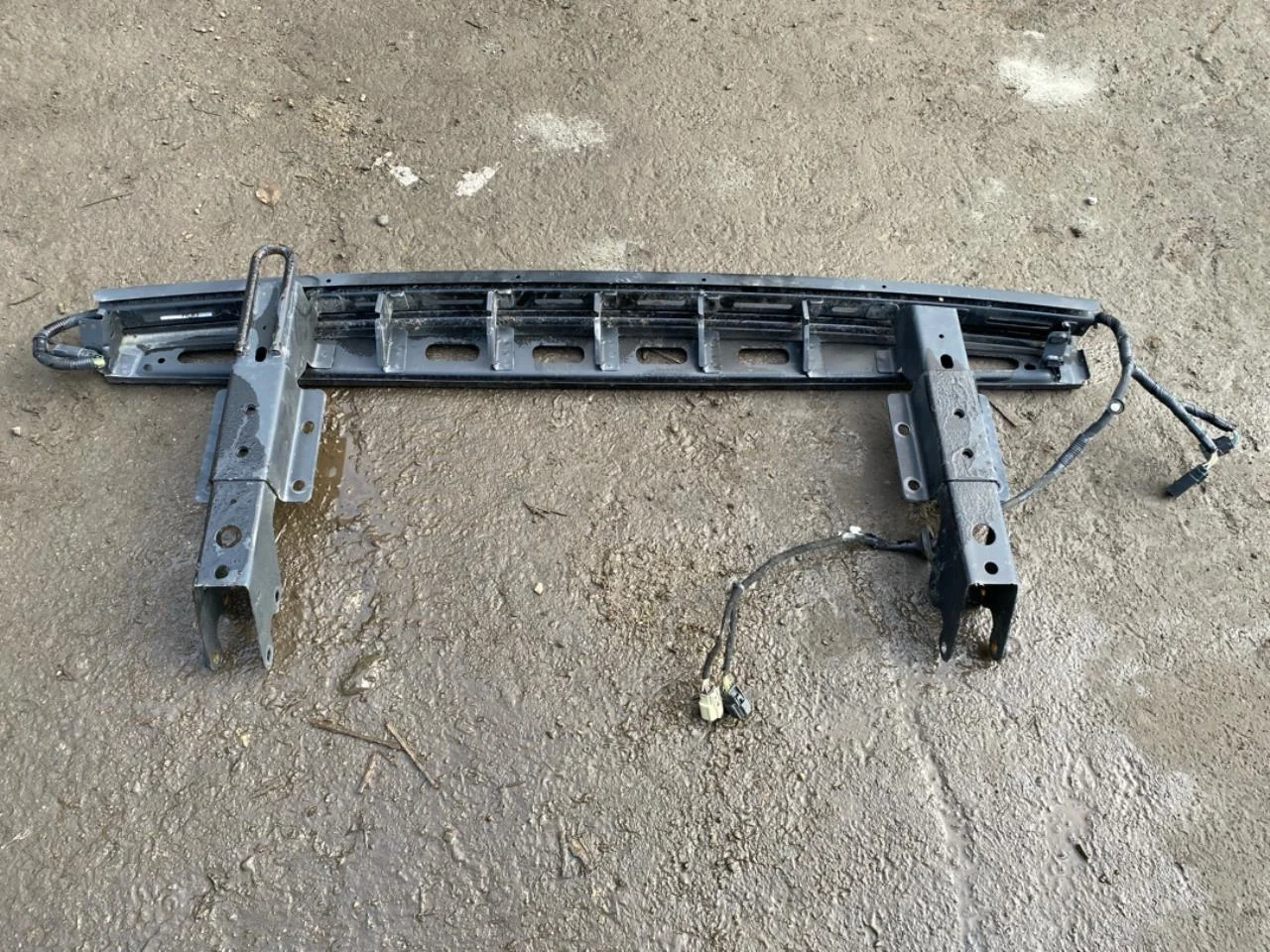 Ford E-TRANSIT 2022- Bumper reinforcement beam, rear view 2