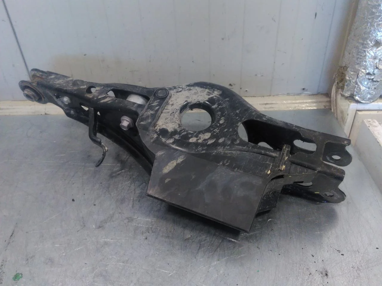 Toyota BZ4X EA10 2022- Braț suspensie, stânga spate vedere 2