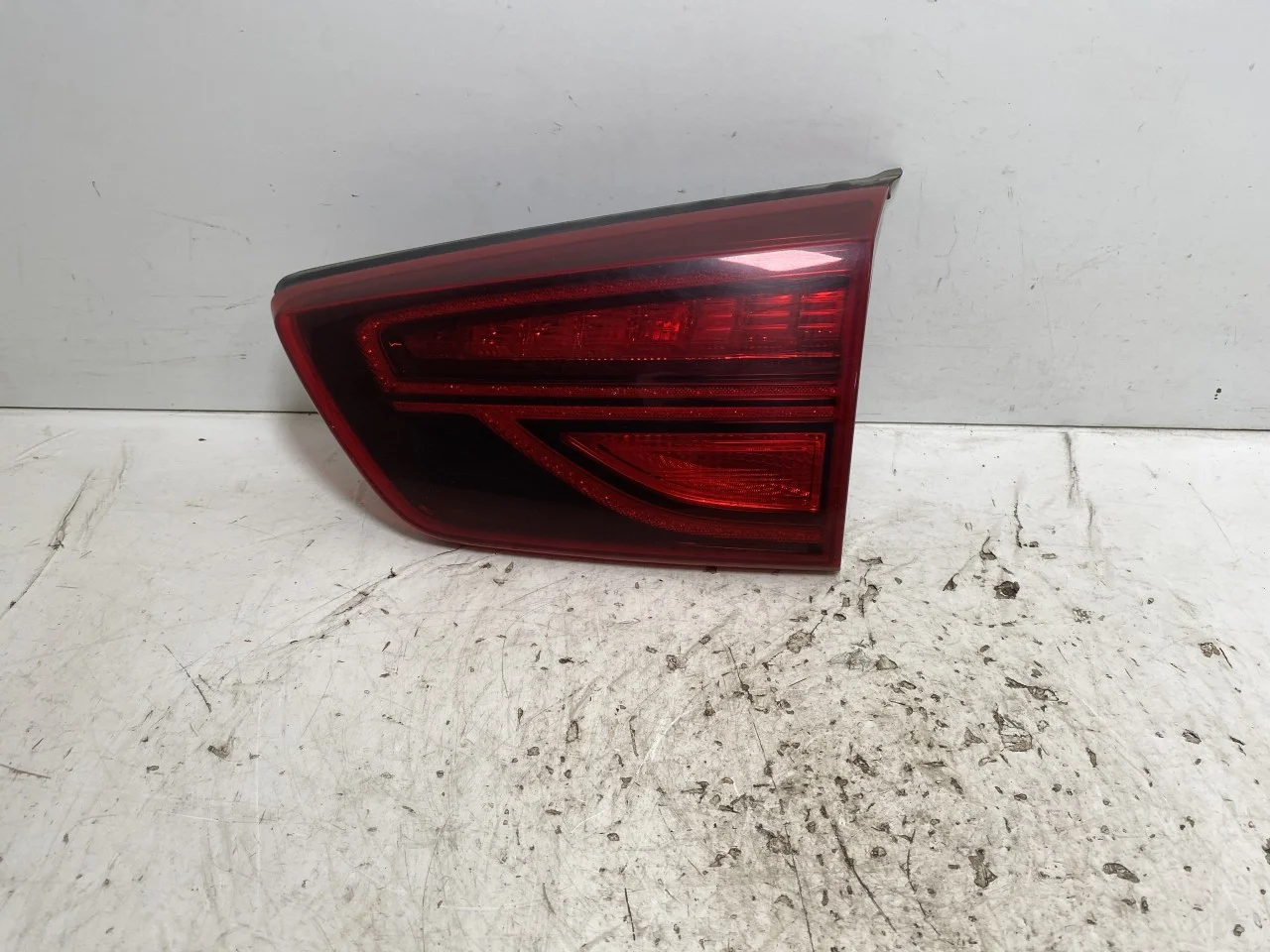 Kia NIRO SG2 2023- Lampă spate dreapta pe hayon, interioară
