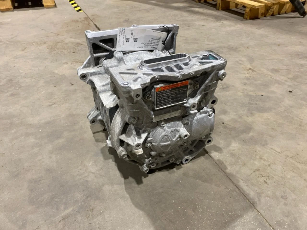 Nissan LEAF 2017-24 Front electric motor view 2