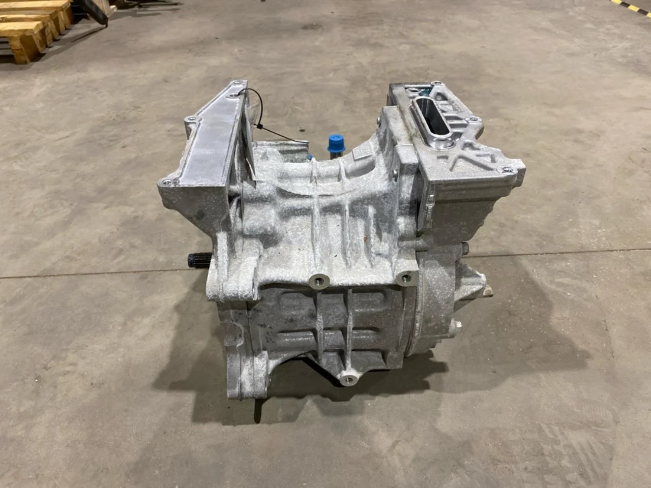 Nissan LEAF 2017-24 Front electric motor view 3