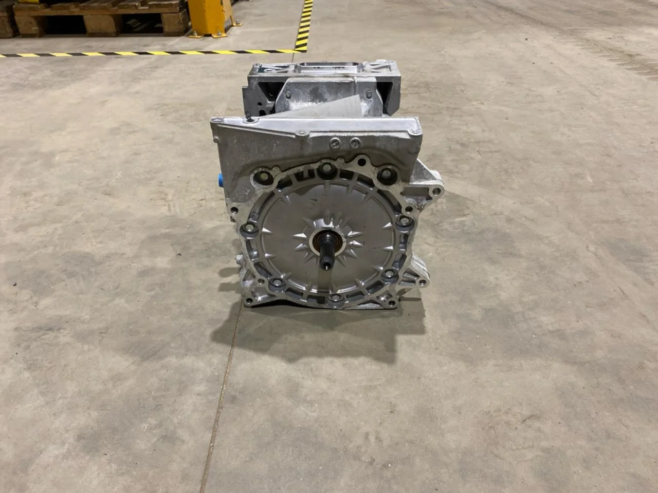 Nissan LEAF 2017-24 Front electric motor view 4