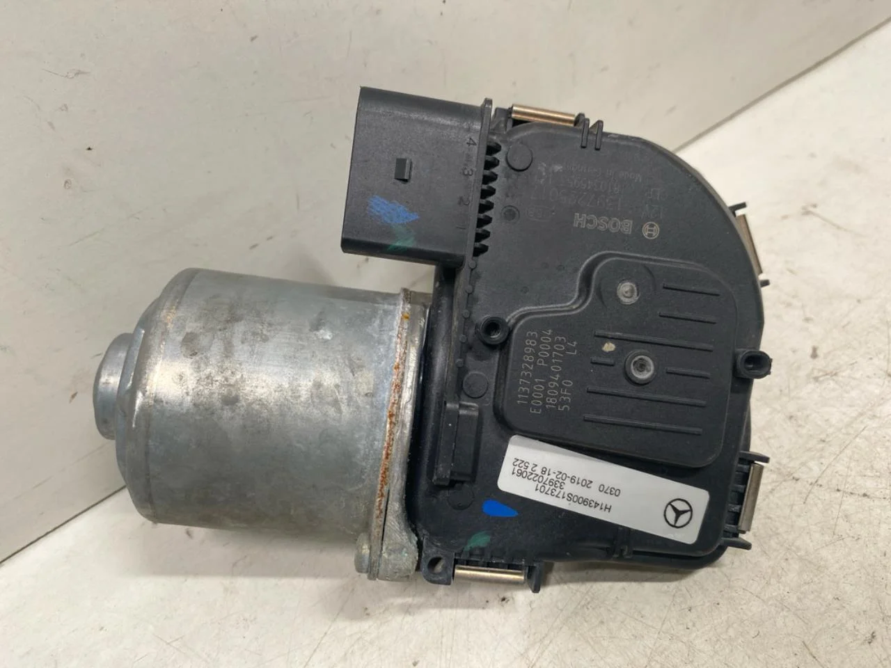 Mercedes EQC 2020- Windshield wiper motor view 3