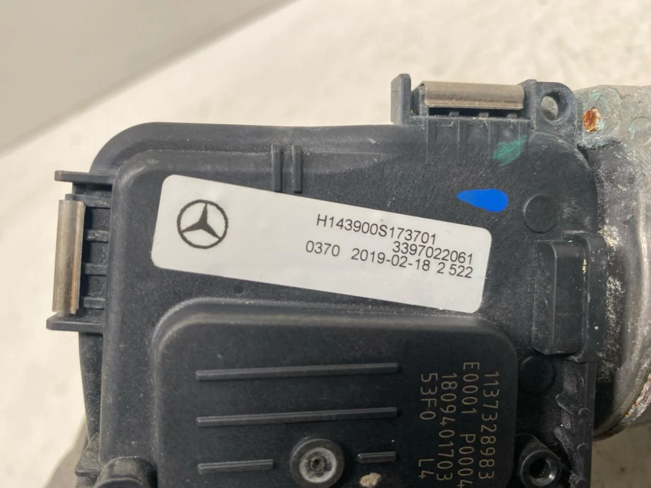 Mercedes EQC 2020- Windshield wiper motor view 4
