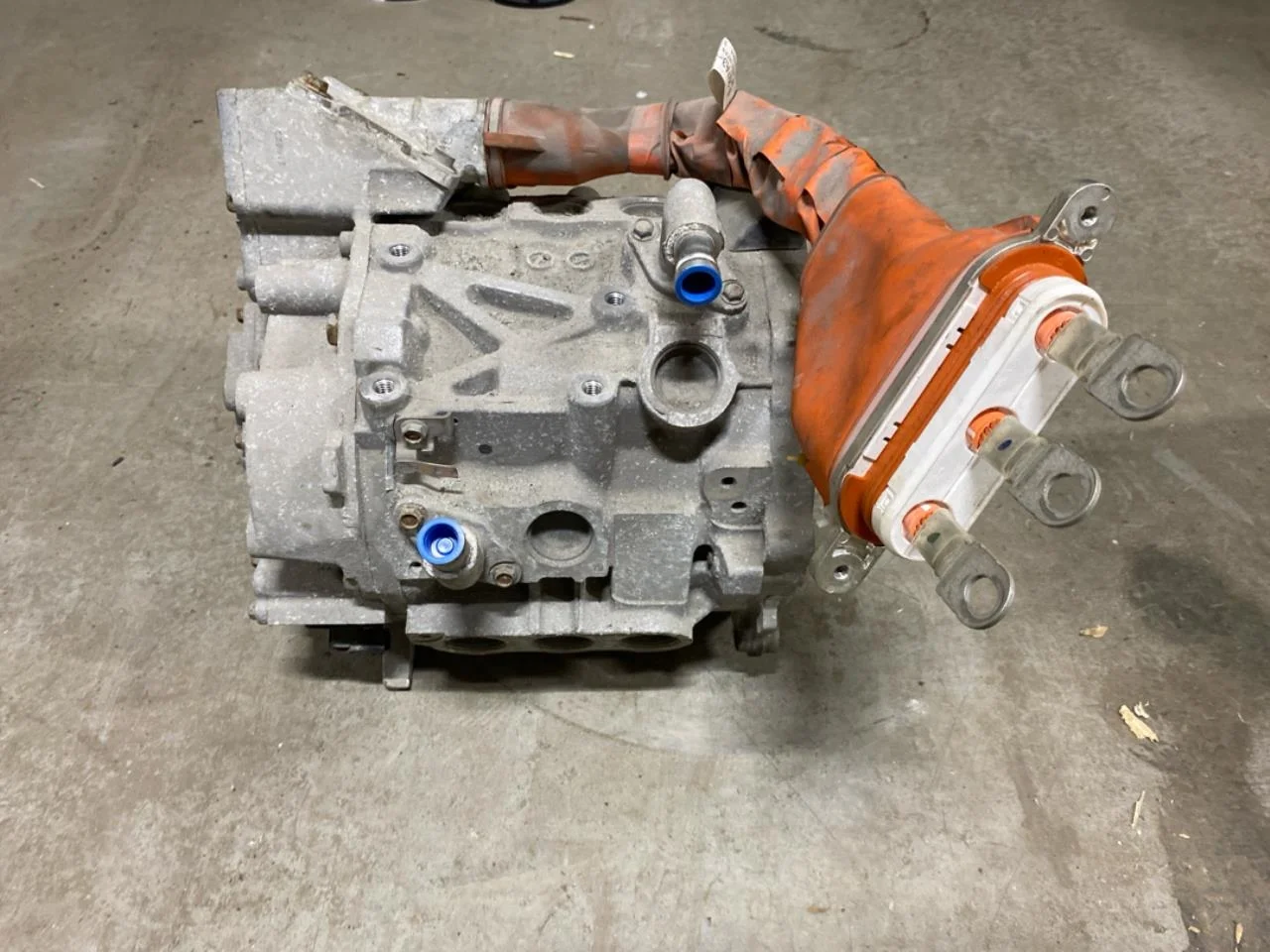 Nissan LEAF 2011-17 Front electric motor view 2