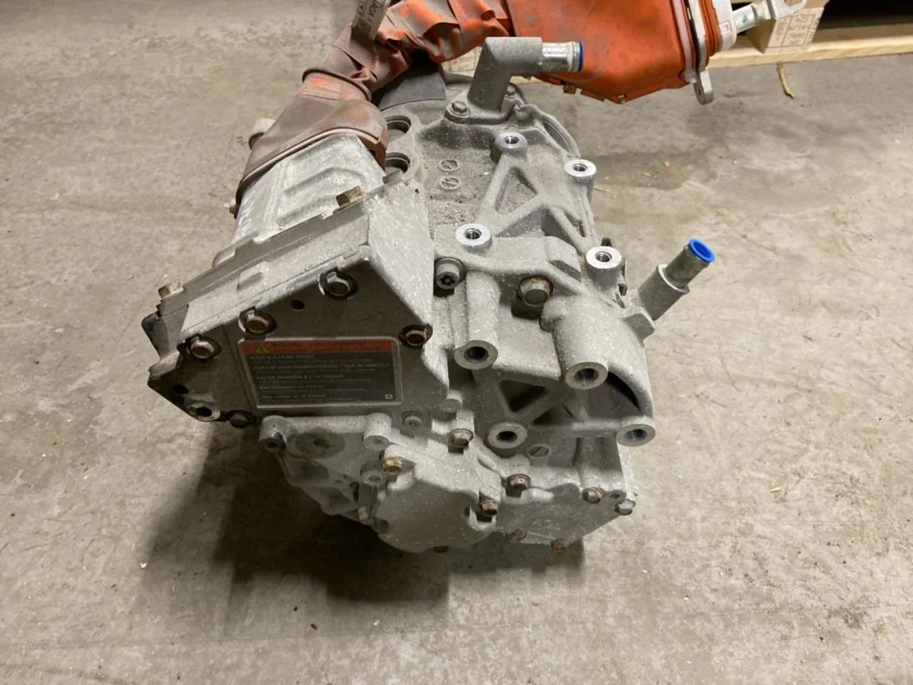 Nissan LEAF 2011-17 Front electric motor view 3