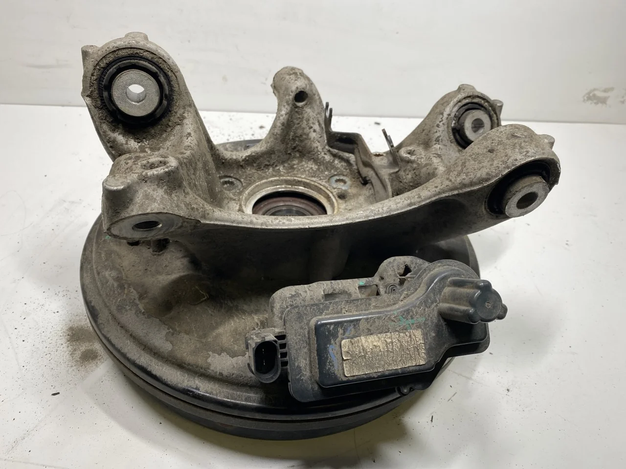 Volkswagen ID.4 2021- Csonkállvány, bal hátsó nézet 2