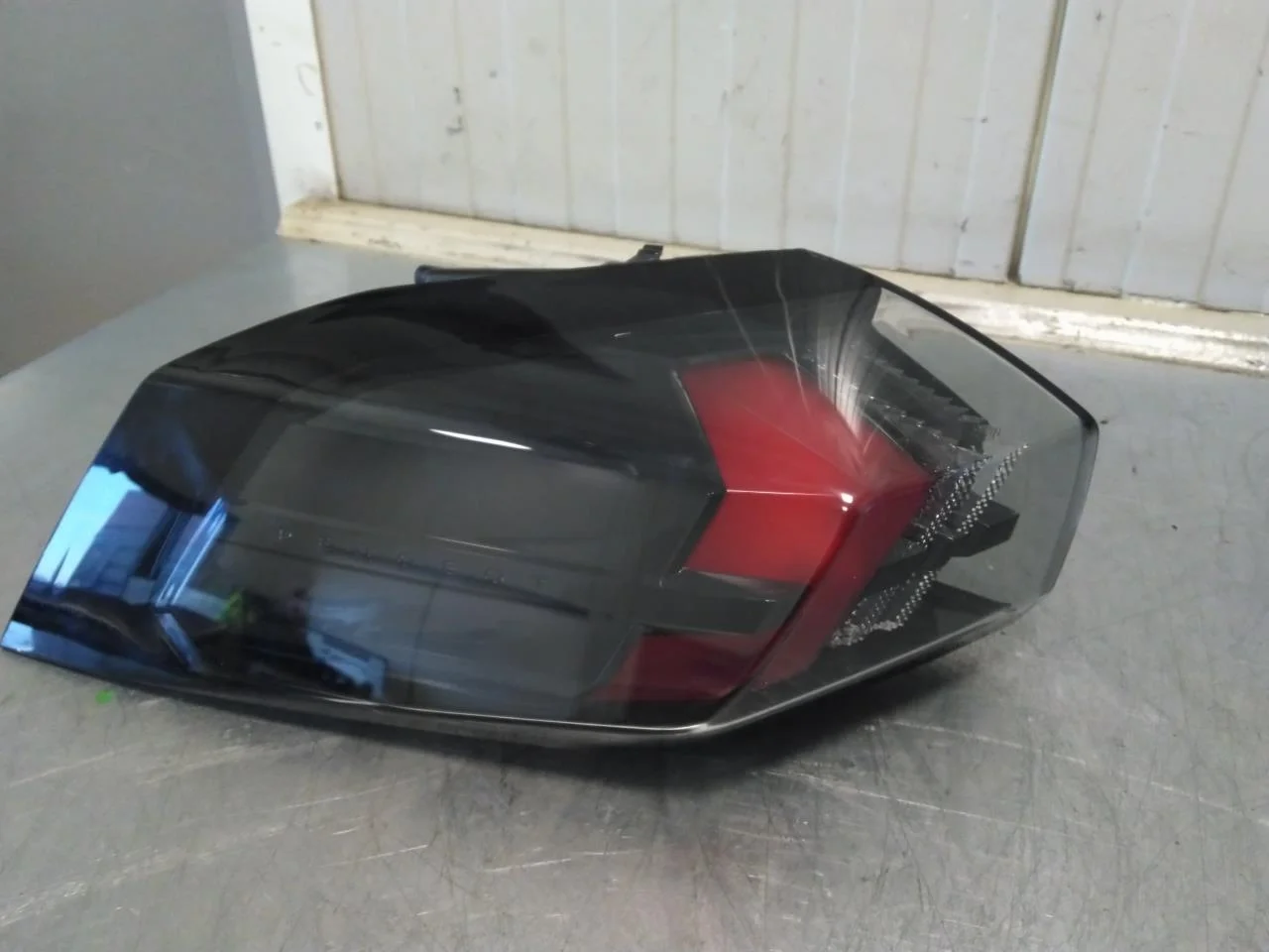 Peugeot 2008/E-2008 2020-> Lampă spate stânga vedere 2