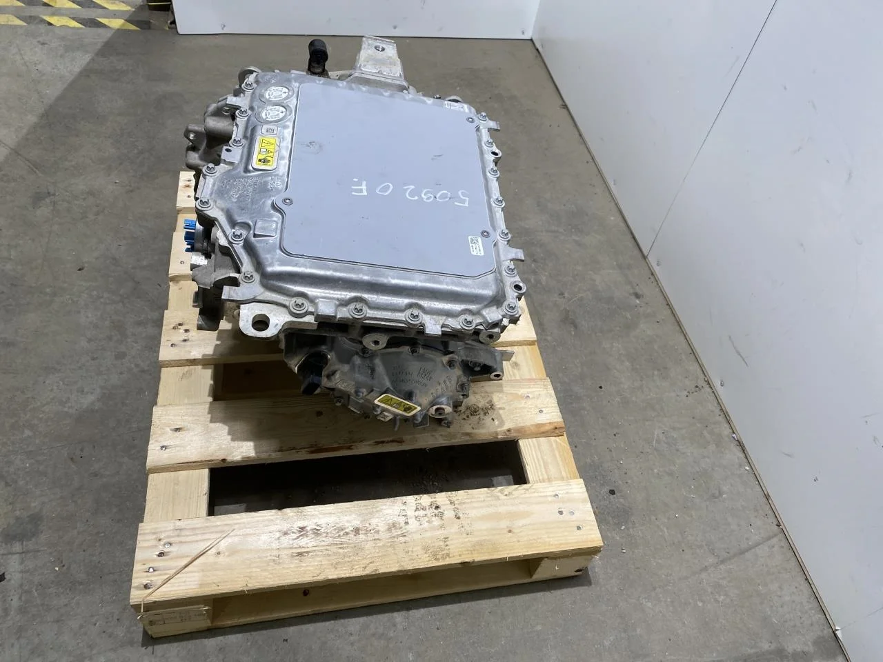 BMW X1/IX1 U11 2023- Elektromos motor, első nézet 4