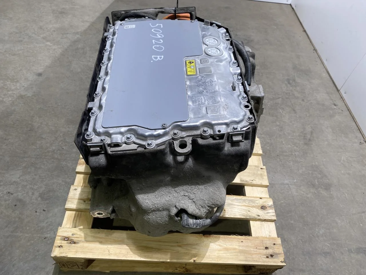 BMW X1/IX1 U11 2023- Rear electric motor view 4