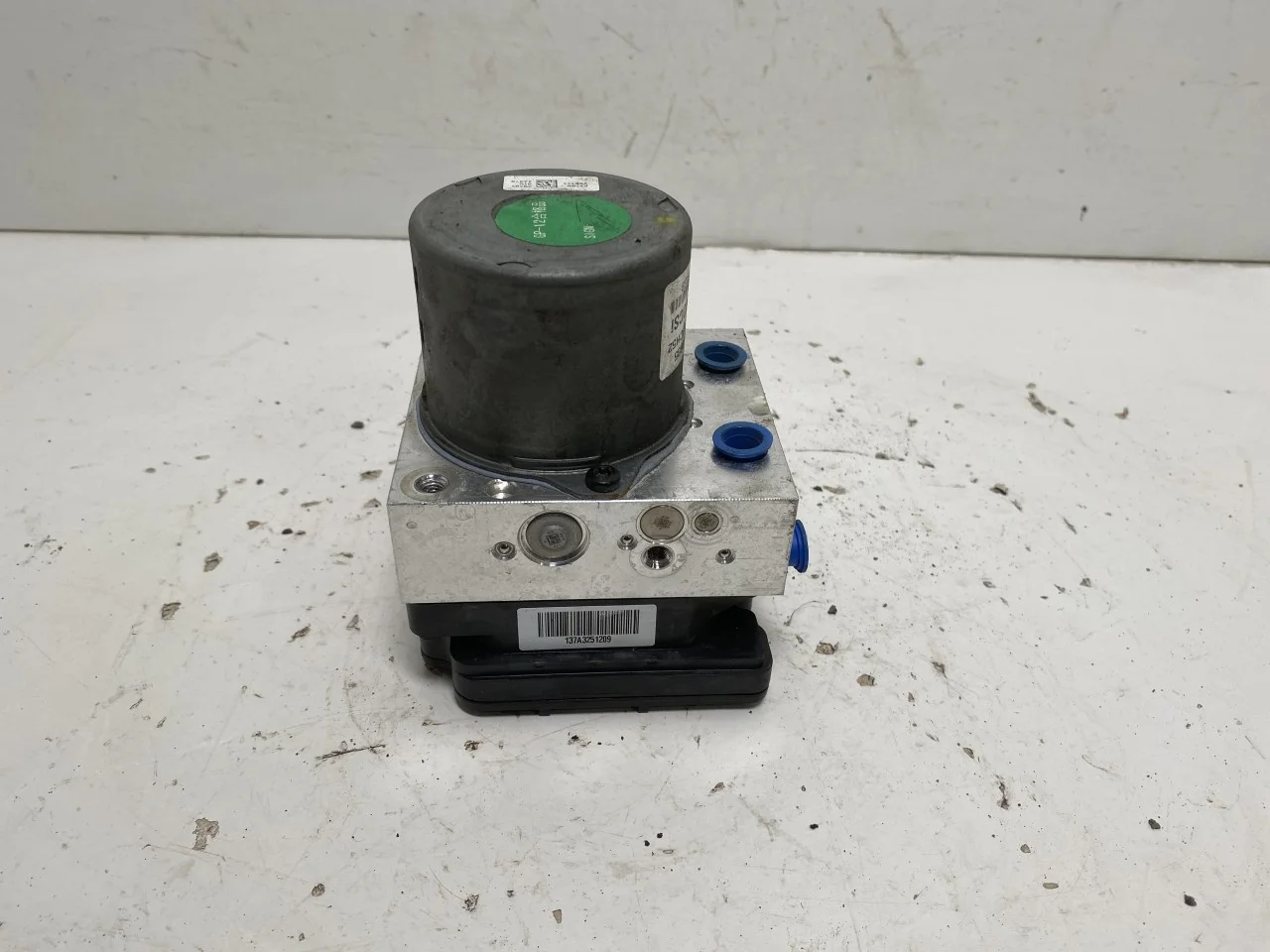 Maxus EUNIQ5 MPV 2021- ABS hydraulic unit view 2