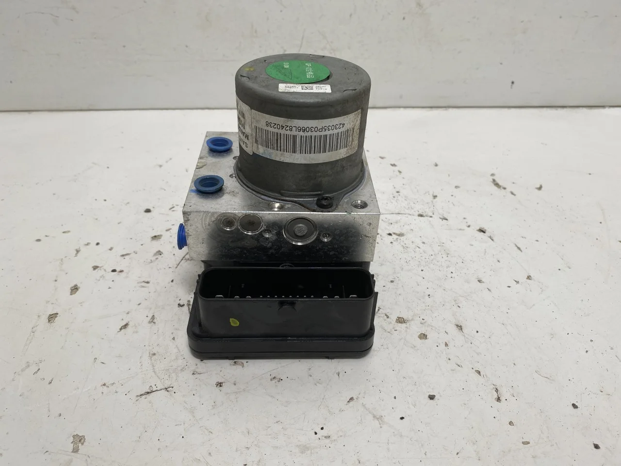 Maxus EUNIQ5 MPV 2021- ABS hydraulic unit view 4