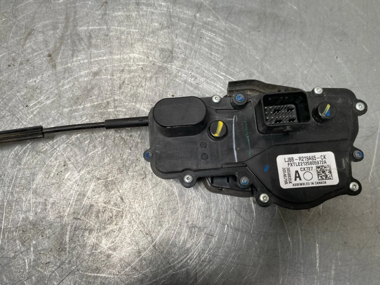 Ford MUSTANG MACH-E 2021- Door lock housing view 3