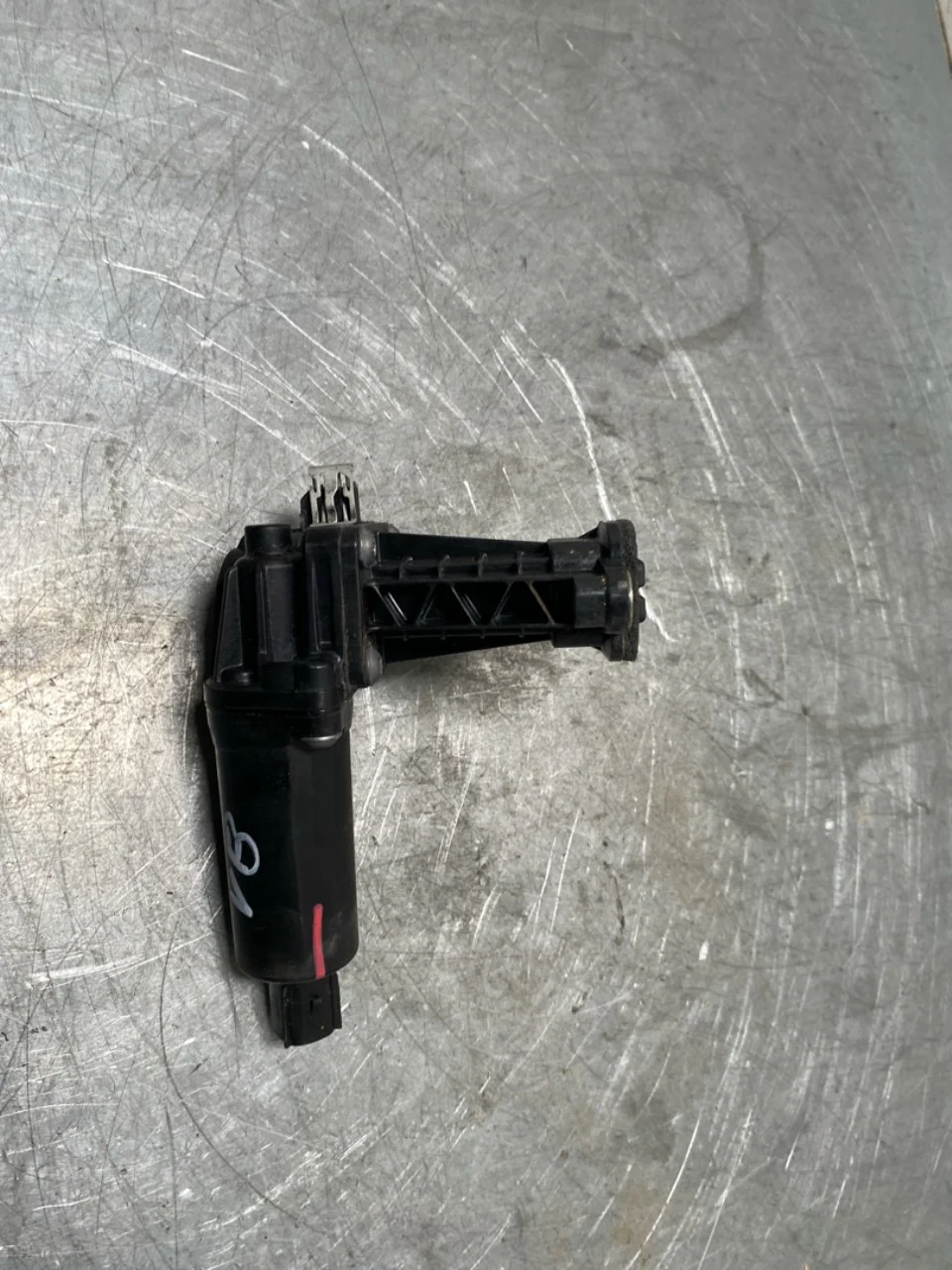 Ford MUSTANG MACH-E 2021- Door lock housing view 2