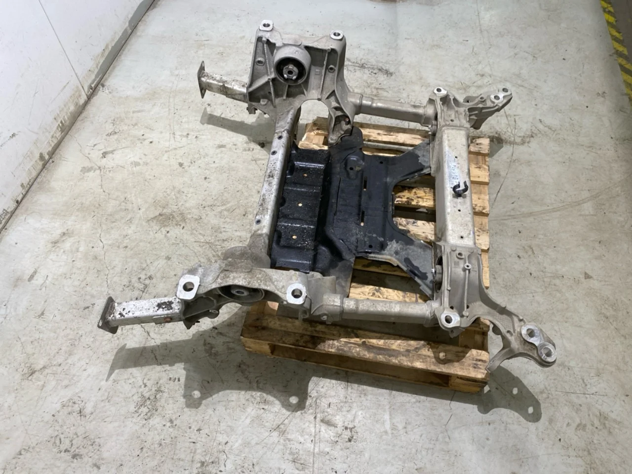 Audi E-TRON, S GE 2019- Front subframe view 2
