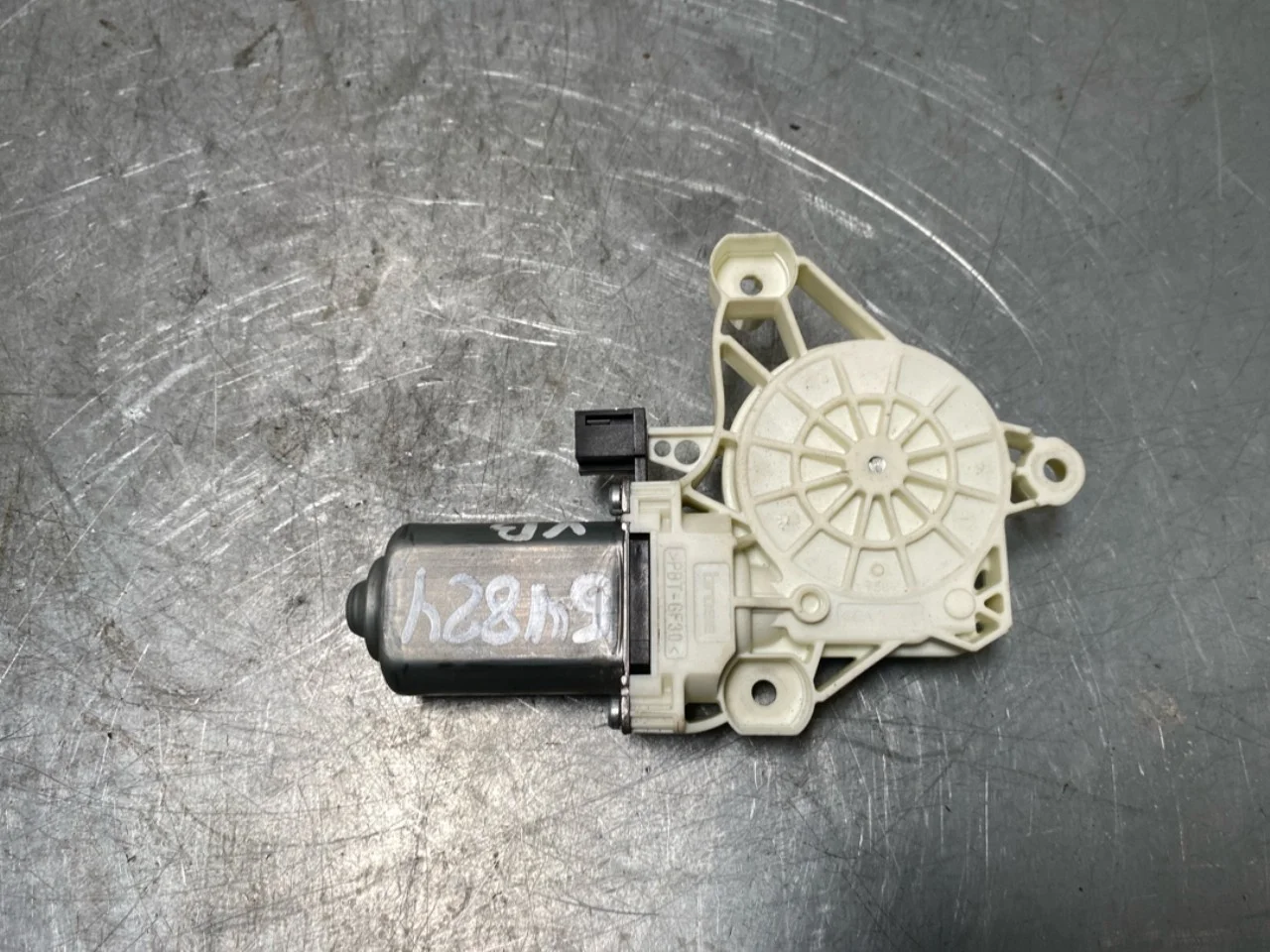 Mercedes EQE SUV X294 2022- Window regulator motor view 3