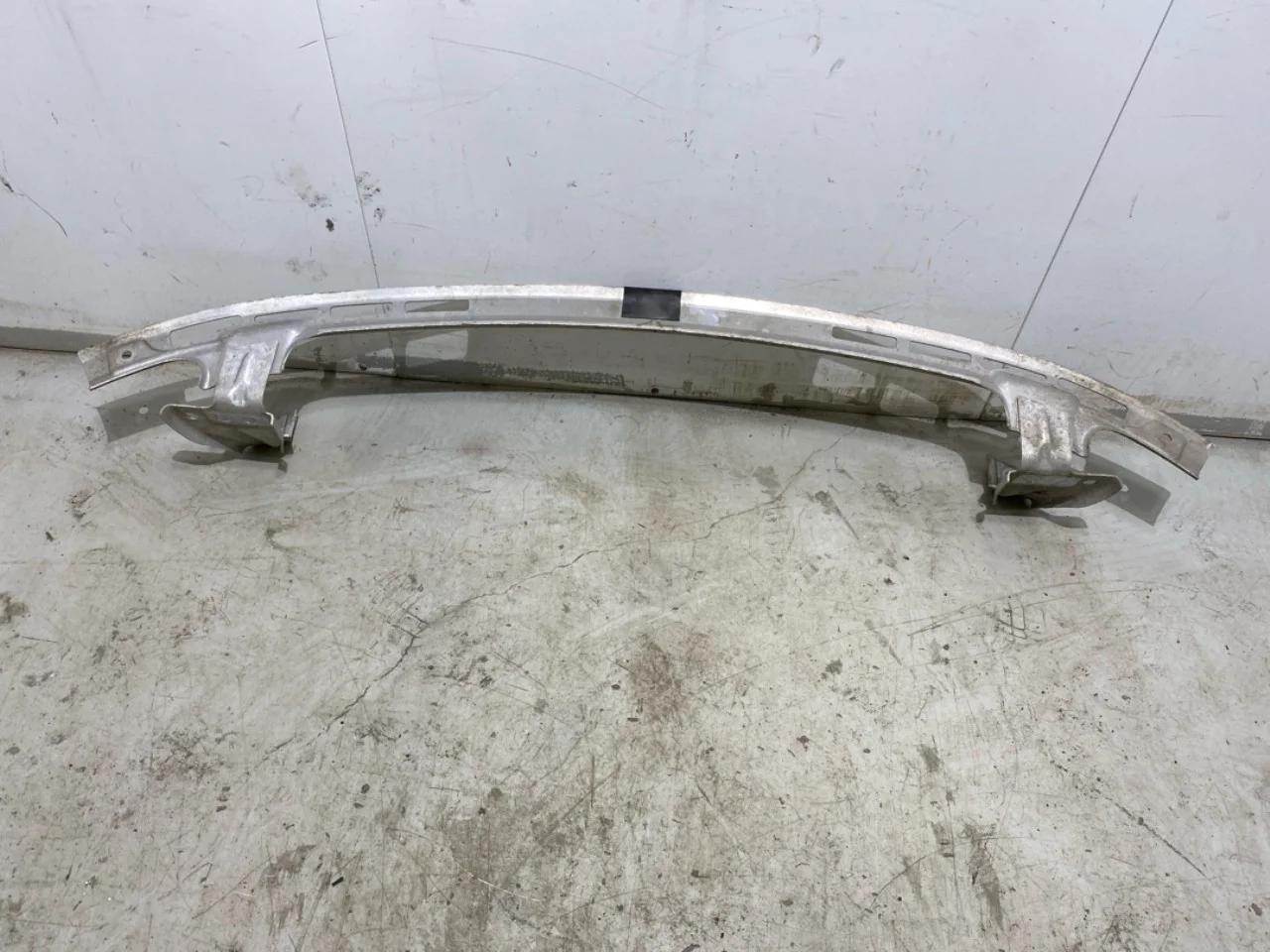 Tesla MODEL Y 2021- Bumper reinforcement beam, front view 4